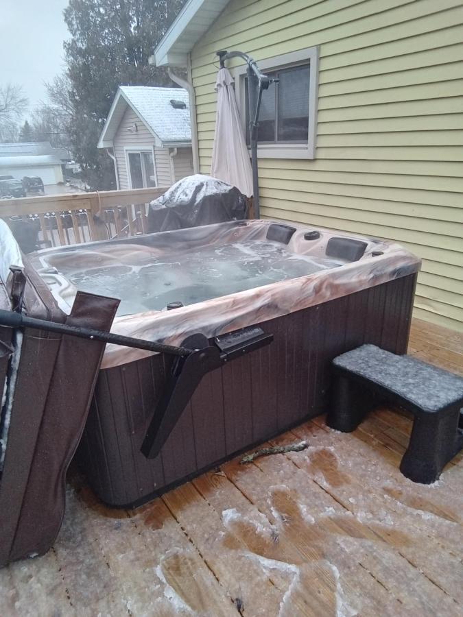 Outdoor Hot Tub&Cozy King Bed Appartement Lansing Buitenkant foto
