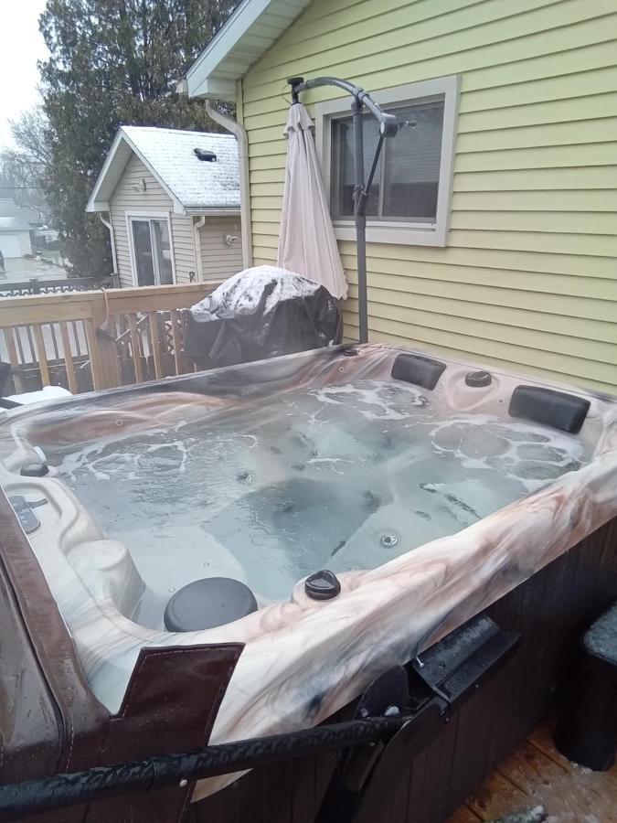 Outdoor Hot Tub&Cozy King Bed Appartement Lansing Buitenkant foto